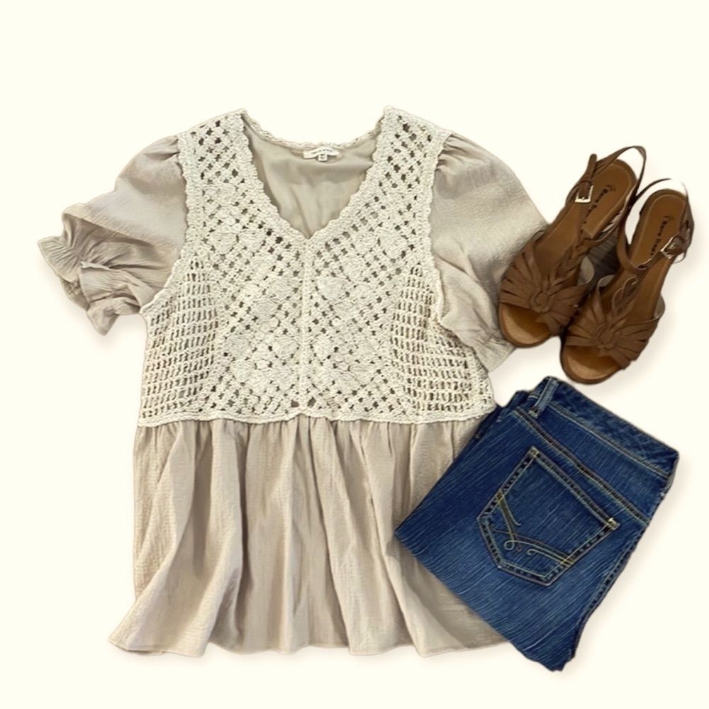 Neutral cream short sleeve top M/L NWOT